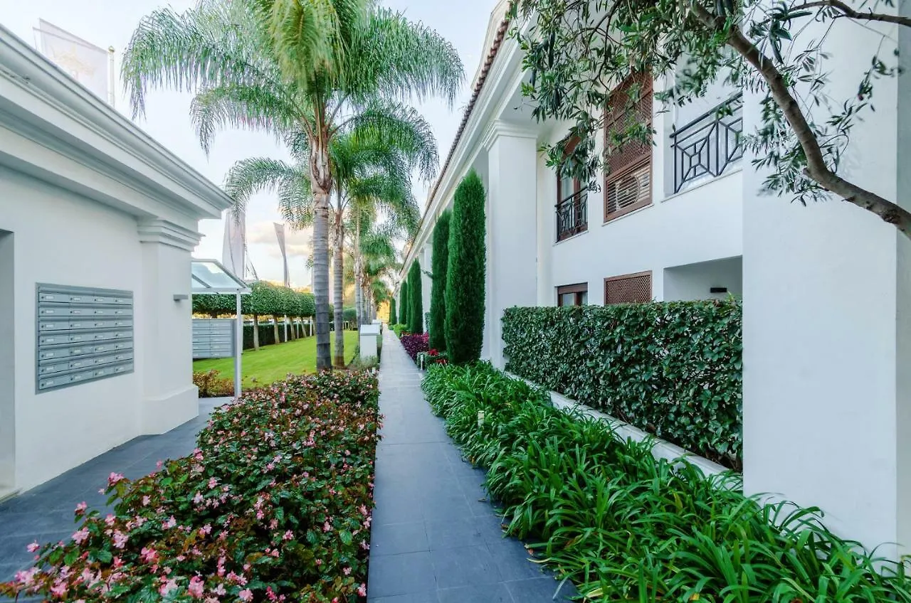Luxury Apartment Frontal Beach In Doncella Beach Estepona