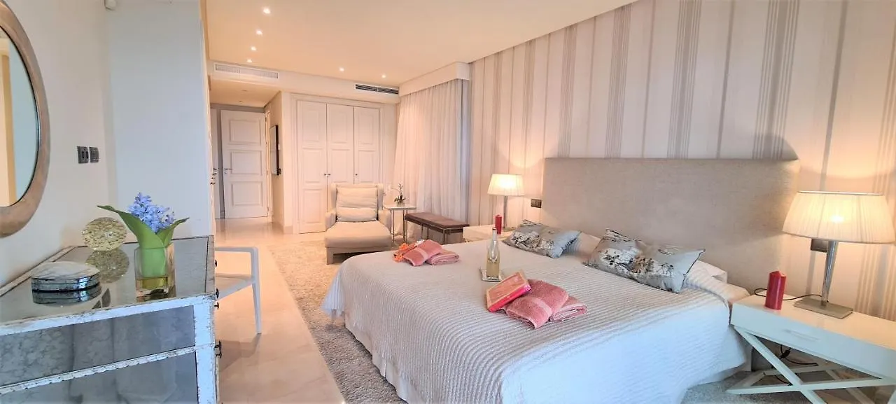 Luxury Apartment Frontal Beach In Doncella Beach Estepona