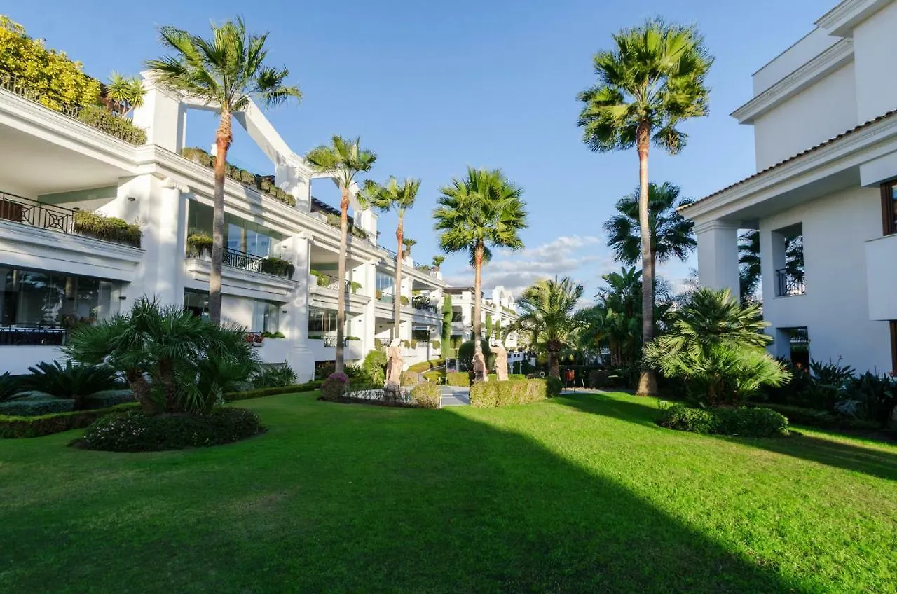 Luxury Apartment Frontal Beach In Doncella Beach Estepona