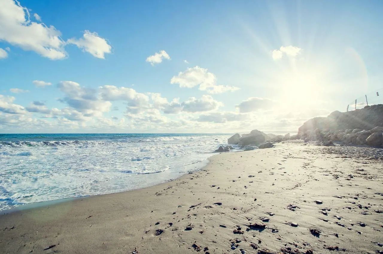 Luxury Apartment Frontal Beach In Doncella Beach Estepona