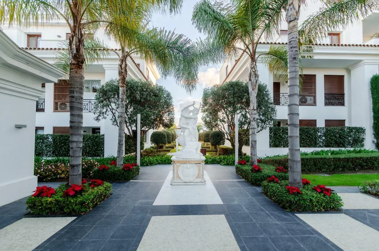 Luxury Apartment Frontal Beach In Doncella Beach Estepona